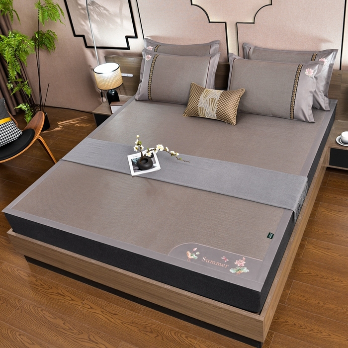 91家纺网 家纺一手货源 找家纺 娜朵家纺 2026新款荷塘月色冰藤双面席-床席款 荷塘月色-冰藤卡其