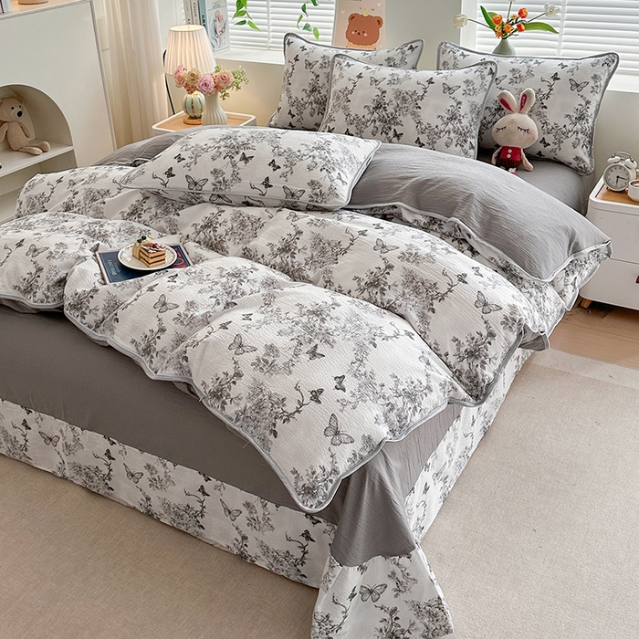 91家纺网 家纺一手货源 找家纺 爱洛家纺 2026新款印花皱皱纱四件套 素墨蝶舞