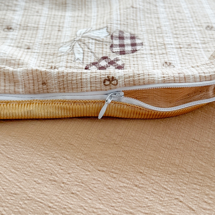 91家纺网 家纺一手货源 找家纺 爱洛家纺 2026新款印花皱皱纱四件套 云绒格间