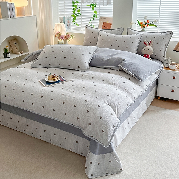 91家纺网 家纺一手货源 找家纺 爱洛家纺 2026新款印花皱皱纱四件套 雾灰小爱心