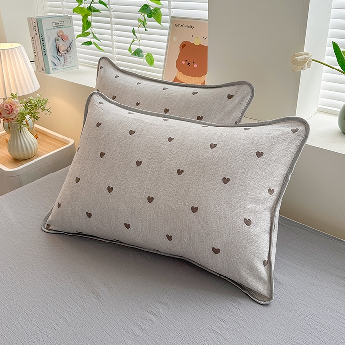 91家纺网 家纺一手货源 找家纺 爱洛家纺 2026新款印花皱皱纱四件套 雾灰小爱心