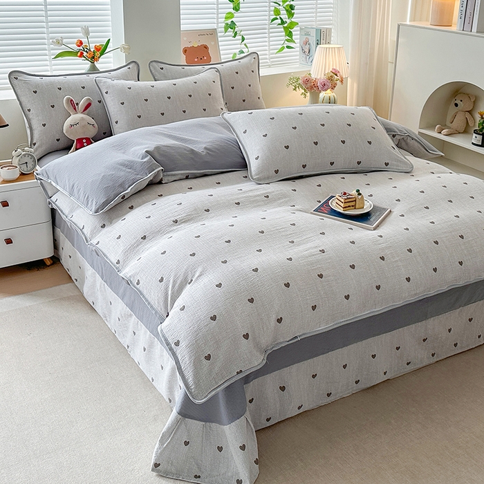 91家纺网 家纺一手货源 找家纺 爱洛家纺 2026新款印花皱皱纱四件套 雾灰小爱心