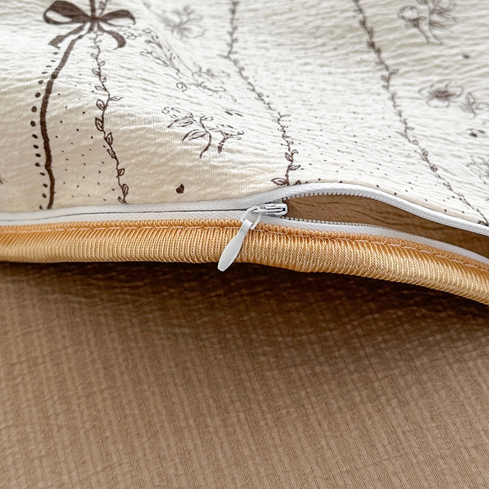 91家纺网 家纺一手货源 找家纺 爱洛家纺 2026新款印花皱皱纱四件套 棕痕谍影