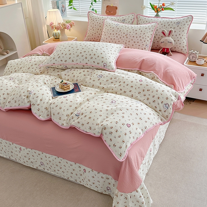 91家纺网 家纺一手货源 找家纺 爱洛家纺 2026新款印花皱皱纱四件套 奶糖花小兔