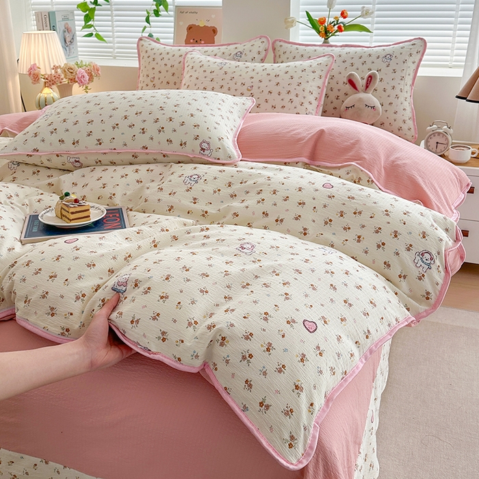 91家纺网 家纺一手货源 找家纺 爱洛家纺 2026新款印花皱皱纱四件套 奶糖花小兔