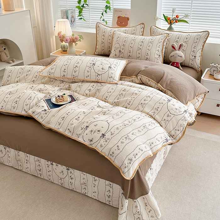 91家纺网 家纺一手货源 找家纺 爱洛家纺 2026新款印花皱皱纱四件套 棕痕谍影