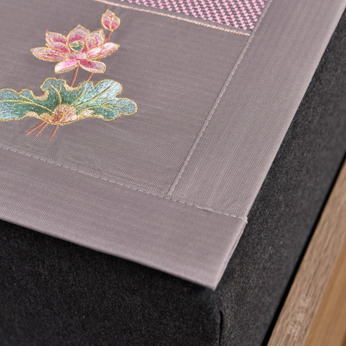 91家纺网 家纺一手货源 找家纺 娜朵家纺 2026新款荷塘月色冰藤双面席-床席款 荷塘月色-冰藤浅粉