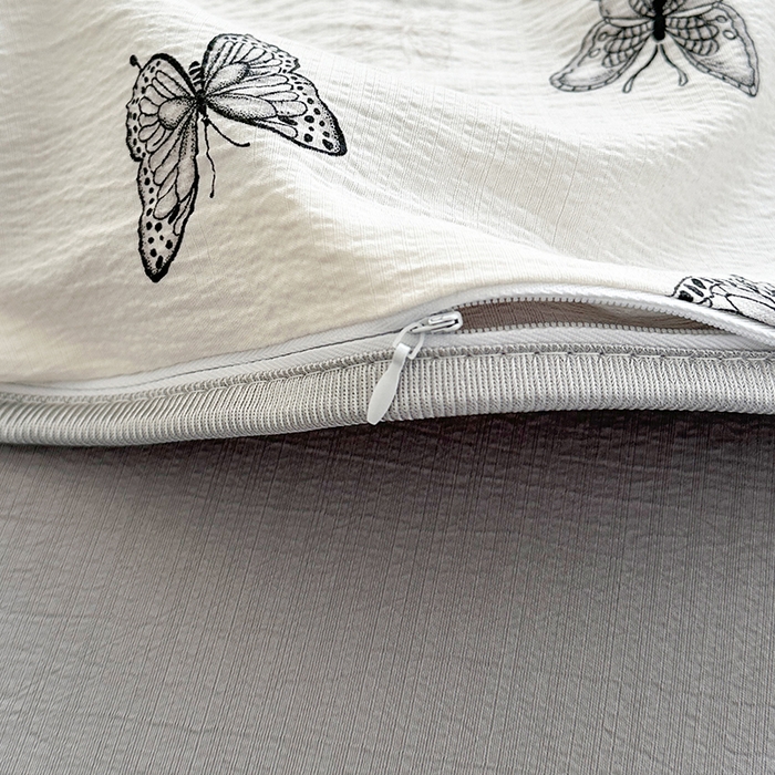 91家纺网 家纺一手货源 找家纺 爱洛家纺 2026新款印花皱皱纱四件套 雾灰蝶语