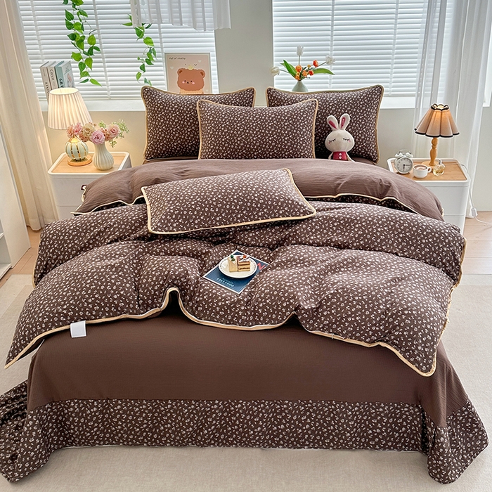 91家纺网 家纺一手货源 找家纺 爱洛家纺 2026新款印花皱皱纱四件套 墨棕影花