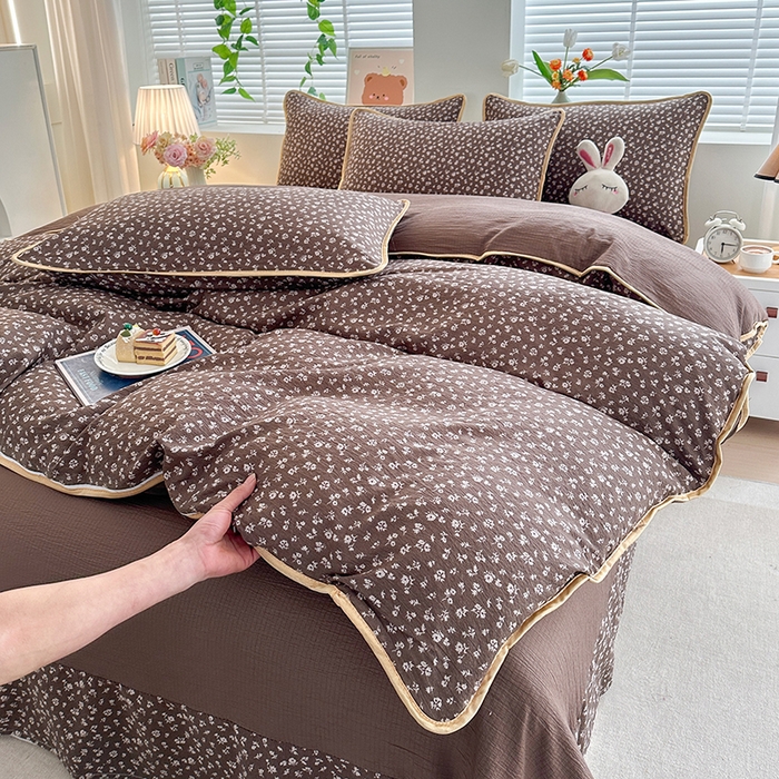 91家纺网 家纺一手货源 找家纺 爱洛家纺 2026新款印花皱皱纱四件套 墨棕影花