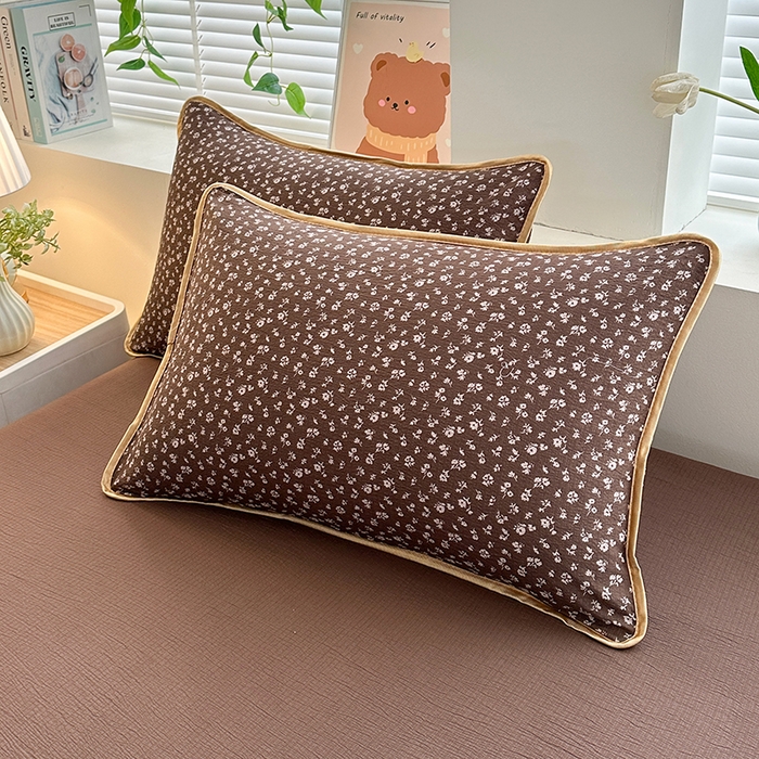 91家纺网 家纺一手货源 找家纺 爱洛家纺 2026新款印花皱皱纱四件套 墨棕影花