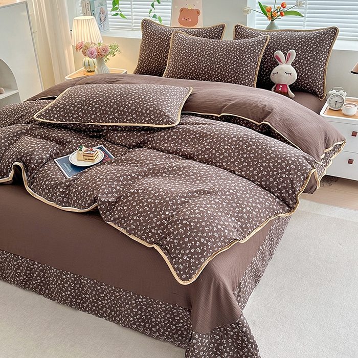 91家纺网 家纺一手货源 找家纺 爱洛家纺 2026新款印花皱皱纱四件套 墨棕影花