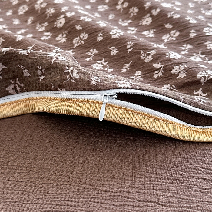 91家纺网 家纺一手货源 找家纺 爱洛家纺 2026新款印花皱皱纱四件套 墨棕影花