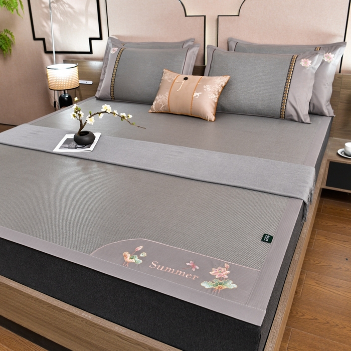 91家纺网 家纺一手货源 找家纺 娜朵家纺 2026新款荷塘月色冰藤双面席-床席款 荷塘月色-冰藤银灰