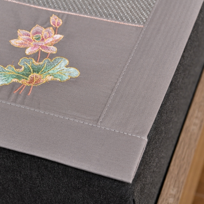 91家纺网 家纺一手货源 找家纺 娜朵家纺 2026新款荷塘月色冰藤双面席-床席款 荷塘月色-冰藤银灰