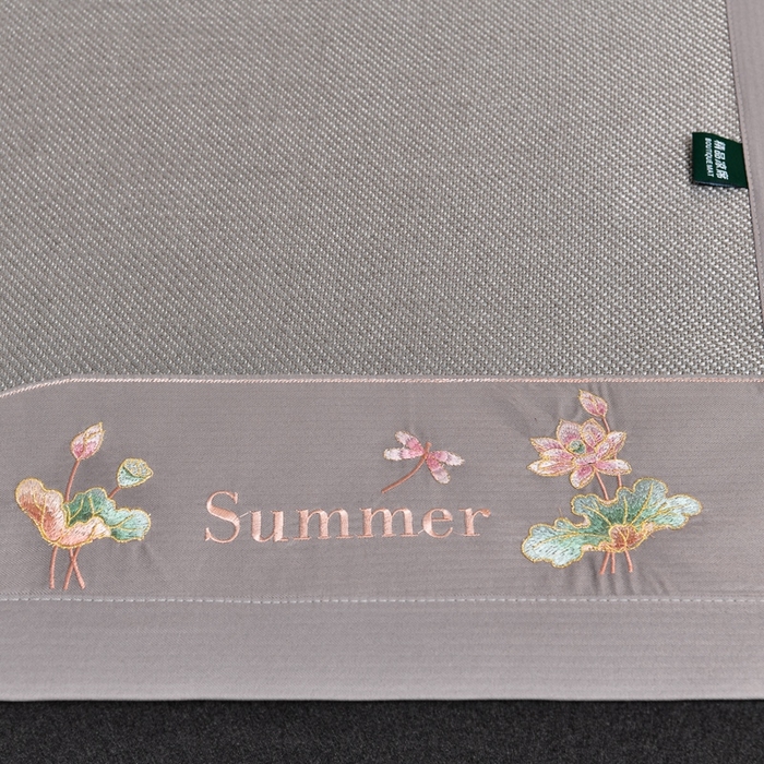 91家纺网 家纺一手货源 找家纺 娜朵家纺 2026新款荷塘月色冰藤双面席-床席款 荷塘月色-冰藤银灰