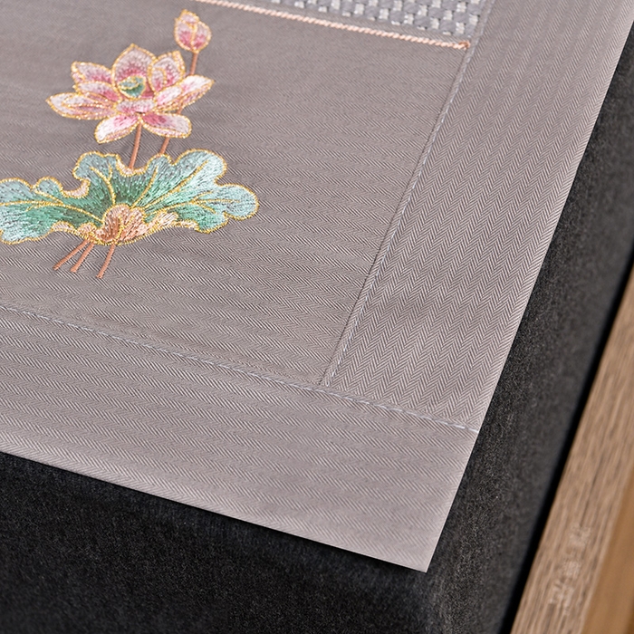 91家纺网 家纺一手货源 找家纺 娜朵家纺 2026新款荷塘月色冰藤双面席-床席款 荷塘月色提花灰