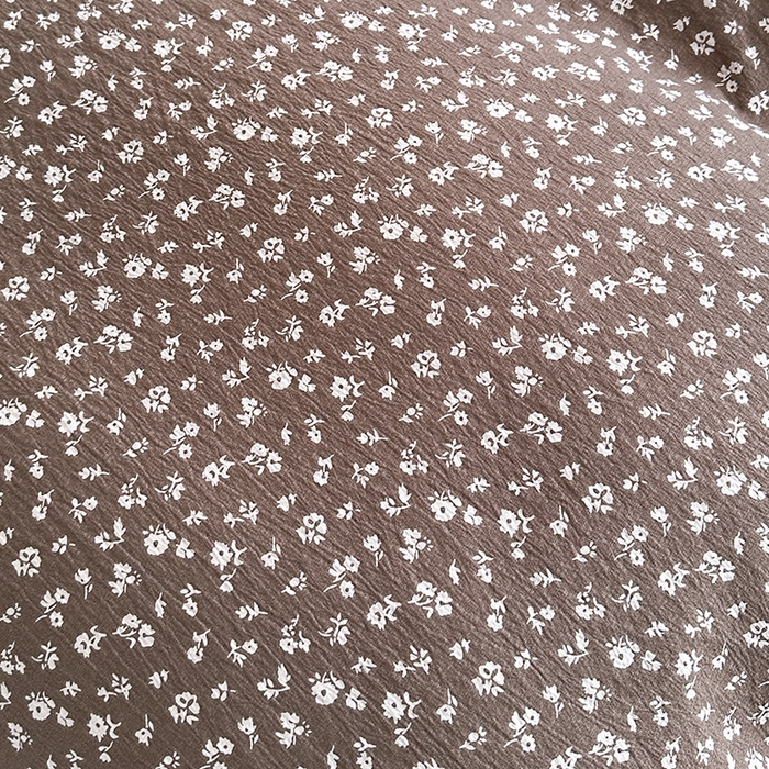 91家纺网 家纺一手货源 找家纺 爱洛家纺 2026新款印花皱皱纱四件套 墨棕影花