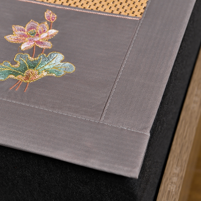 91家纺网 家纺一手货源 找家纺 娜朵家纺 2026新款荷塘月色冰藤双面席-床席款 荷塘月色提花金