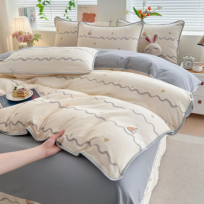 91家纺网 家纺一手货源 找家纺 爱洛家纺 2026新款印花皱皱纱四件套 雾蓝水波纹