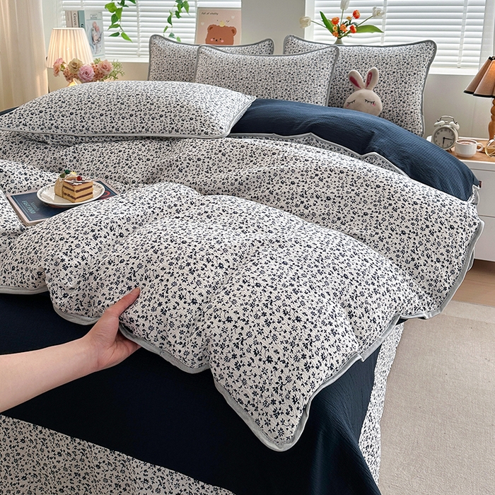 91家纺网 家纺一手货源 找家纺 爱洛家纺 2026新款印花皱皱纱四件套 墨蓝星絮