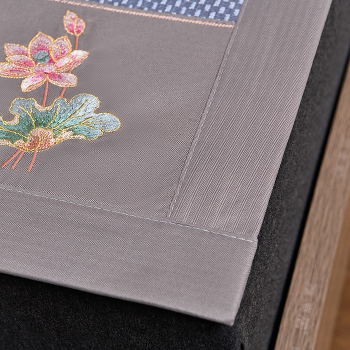 91家纺网 家纺一手货源 找家纺 娜朵家纺 2026新款荷塘月色冰藤双面席-床席款 荷塘月色提花蓝