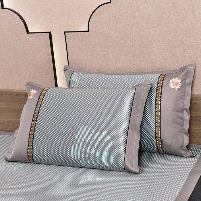 91家纺网 家纺一手货源 找家纺 娜朵家纺 2026新款荷塘月色冰藤双面席-床席款 荷塘月色提花绿