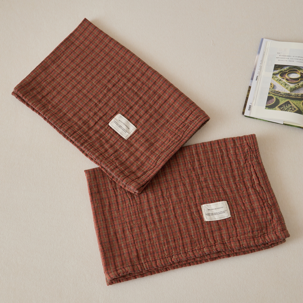 91家纺网 家纺一手货源 找家纺 百寐 2026年3月全棉A类色织枕巾52*75条纹格子美拉德色系纯棉吸汗枕巾 色织-红格