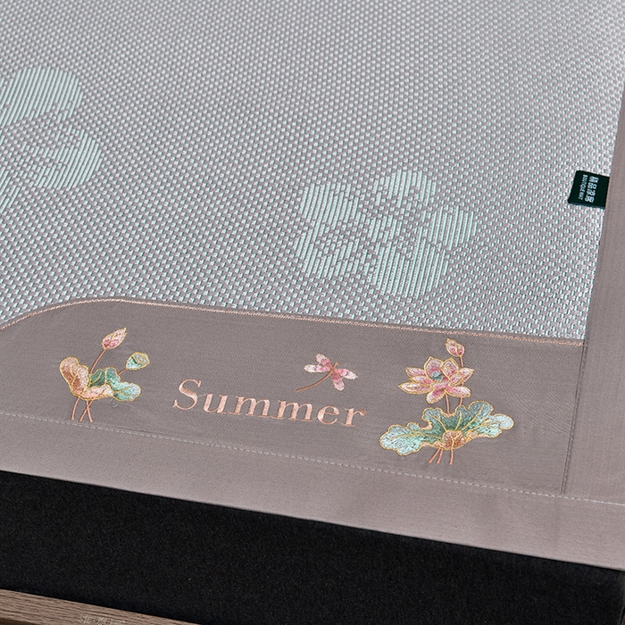 91家纺网 家纺一手货源 找家纺 娜朵家纺 2026新款荷塘月色冰藤双面席-床席款 荷塘月色提花绿