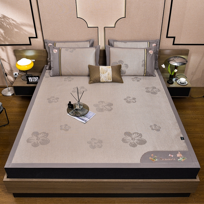 91家纺网 家纺一手货源 找家纺 娜朵家纺 2026新款荷塘月色冰藤双面席-床席款 荷塘月色提花香槟