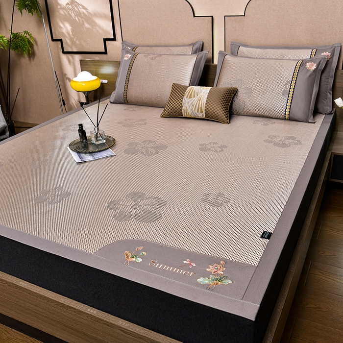 91家纺网 家纺一手货源 找家纺 娜朵家纺 2026新款荷塘月色冰藤双面席-床席款 荷塘月色提花香槟