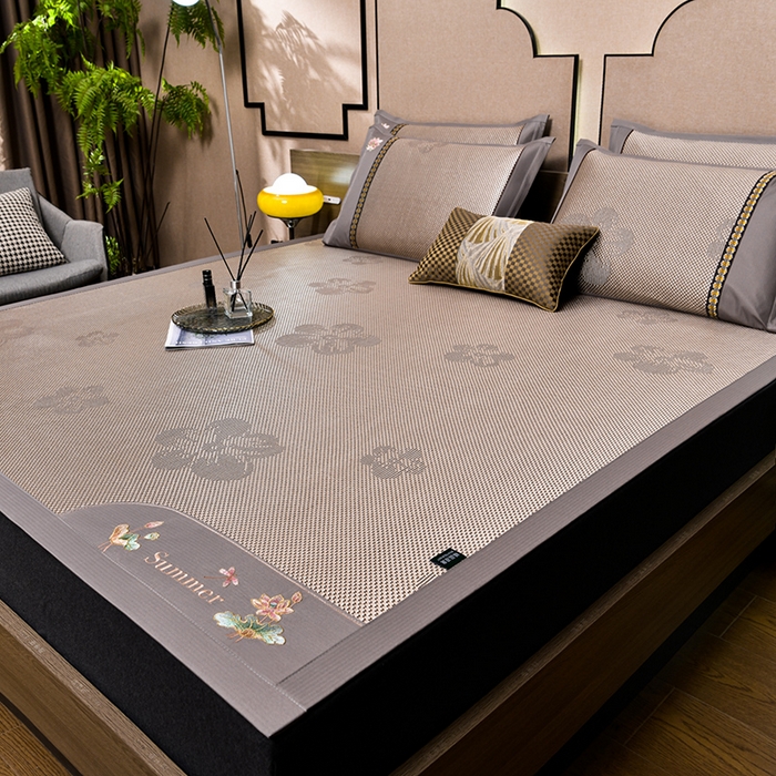 91家纺网 家纺一手货源 找家纺 娜朵家纺 2026新款荷塘月色冰藤双面席-床席款 荷塘月色提花香槟