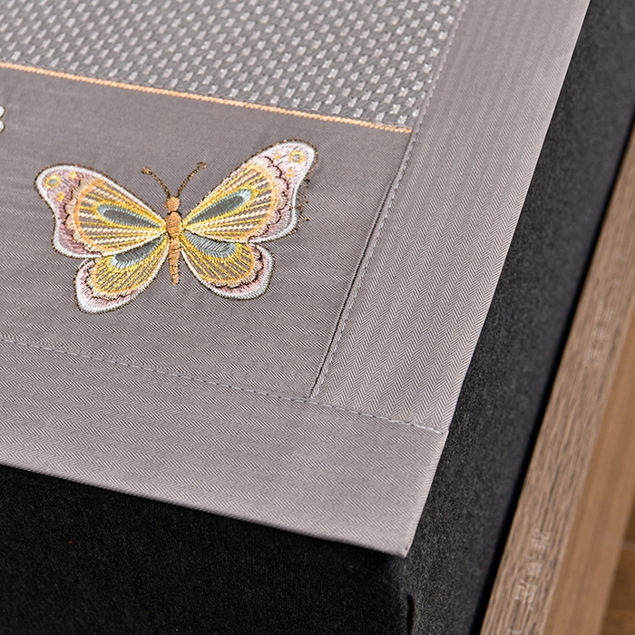 91家纺网 家纺一手货源 找家纺 娜朵家纺 2026新款荷塘月色冰藤双面席-床席款 蝴蝶提花床席提花灰