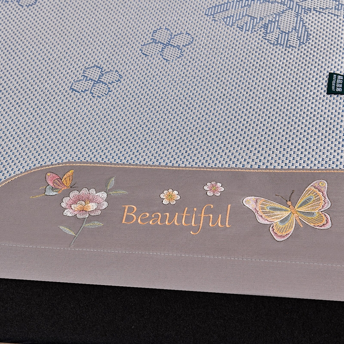 91家纺网 家纺一手货源 找家纺 娜朵家纺 2026新款荷塘月色冰藤双面席-床席款 蝴蝶提花床席提花蓝灰