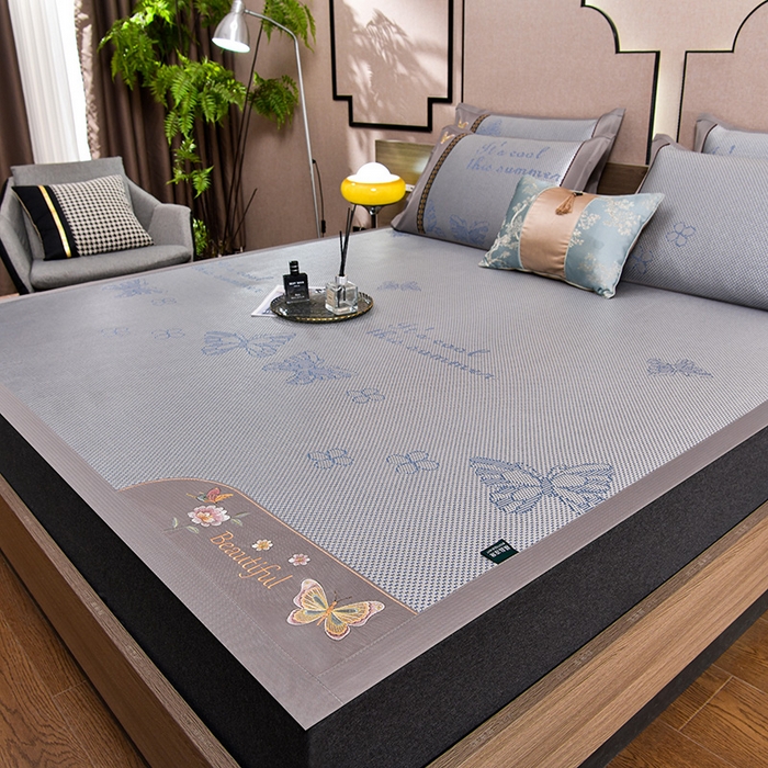 91家纺网 家纺一手货源 找家纺 娜朵家纺 2026新款荷塘月色冰藤双面席-床席款 蝴蝶提花床席提花蓝灰