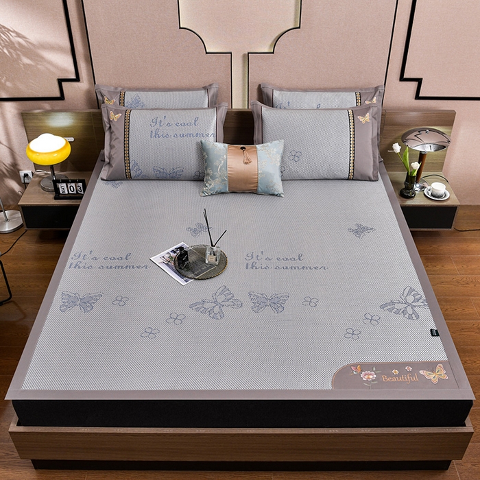 91家纺网 家纺一手货源 找家纺 娜朵家纺 2026新款荷塘月色冰藤双面席-床席款 蝴蝶提花床席提花蓝灰