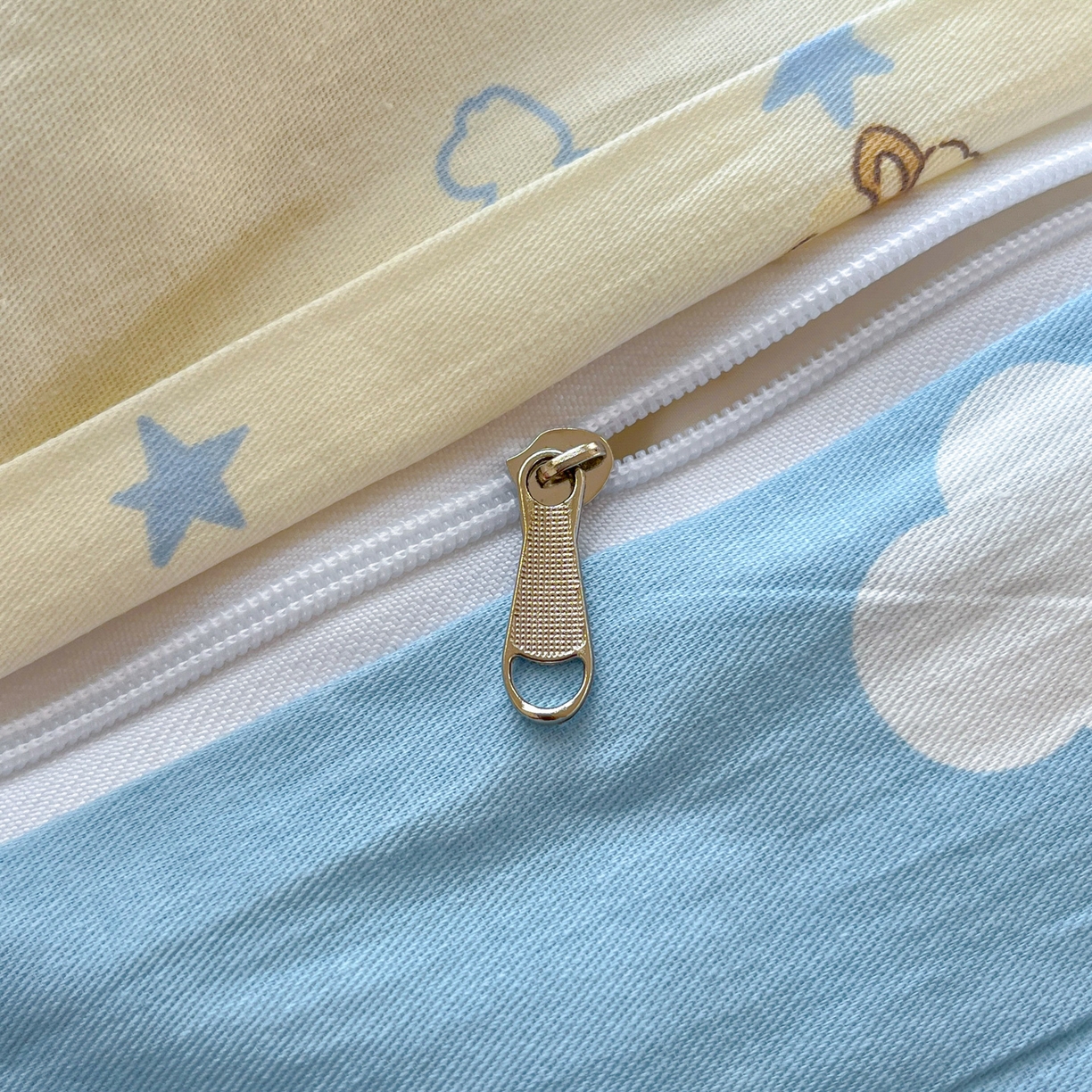 91家纺网 家纺一手货源 找家纺 简约家纺 2026新款全棉斜纹12868单被套系列 木马心愿