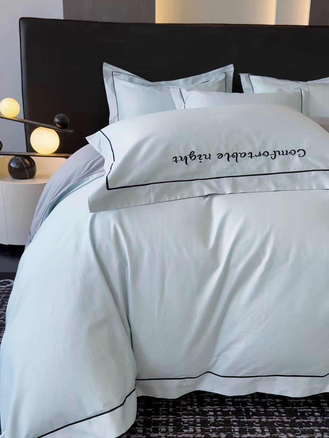 91家纺网 家纺一手货源 找家纺 女子家纺 2026新款A类全棉长绒棉双拼四件套刺绣轻奢床上用品-原素 天空兰+浅灰