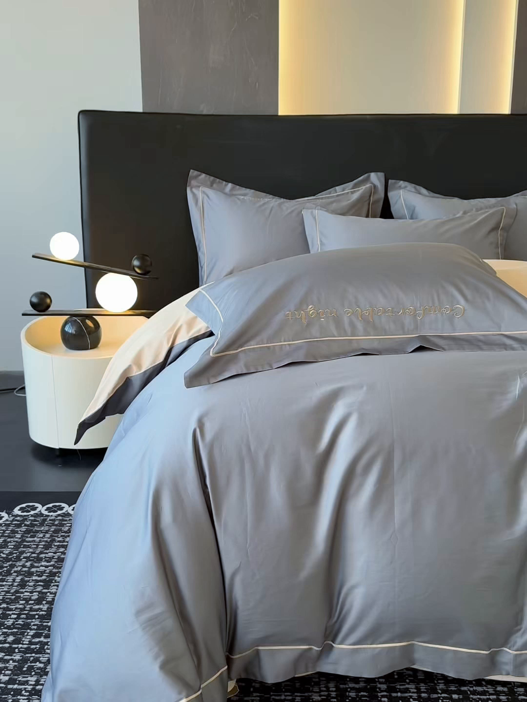 91家纺网 家纺一手货源 找家纺 女子家纺 2026新款A类全棉长绒棉双拼四件套刺绣轻奢床上用品-原素 深灰+奶茶