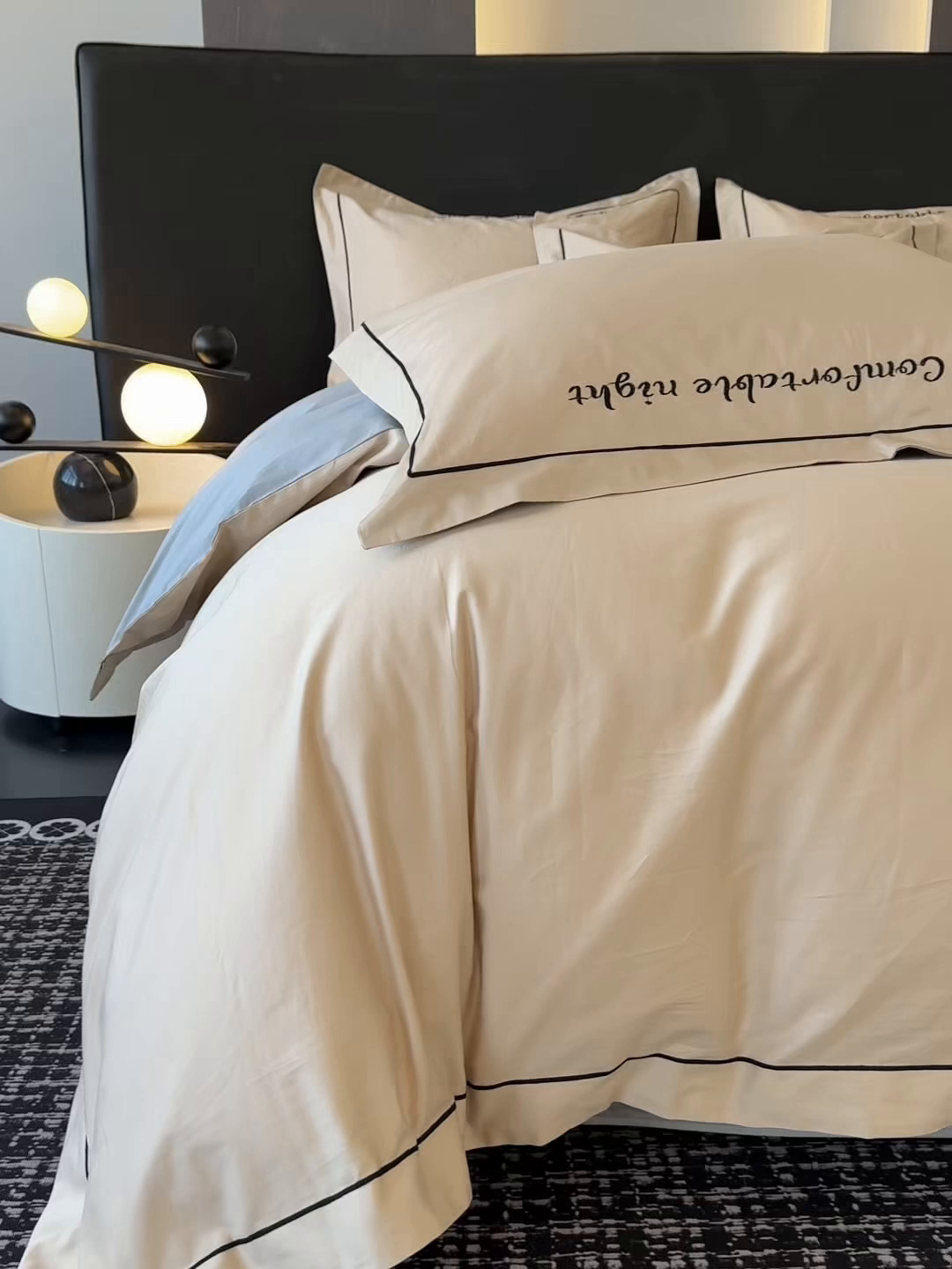 91家纺网 家纺一手货源 找家纺 女子家纺 2026新款A类全棉长绒棉双拼四件套刺绣轻奢床上用品-原素 奶茶+浅灰