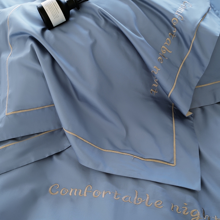 91家纺网 家纺一手货源 找家纺 女子家纺 2026新款A类全棉长绒棉双拼四件套刺绣轻奢床上用品-原素 宾利蓝