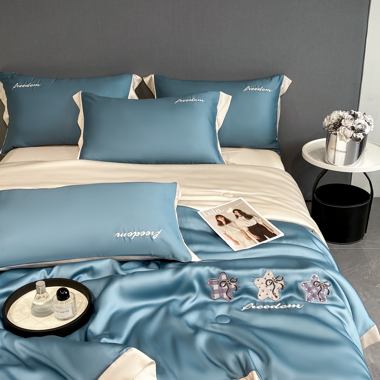 91家纺网 家纺一手货源 找家纺 云棉坊 2026新款水洗冰丝夏被宽边刺绣款-星空系列 星空-宾利蓝+梧桐杏