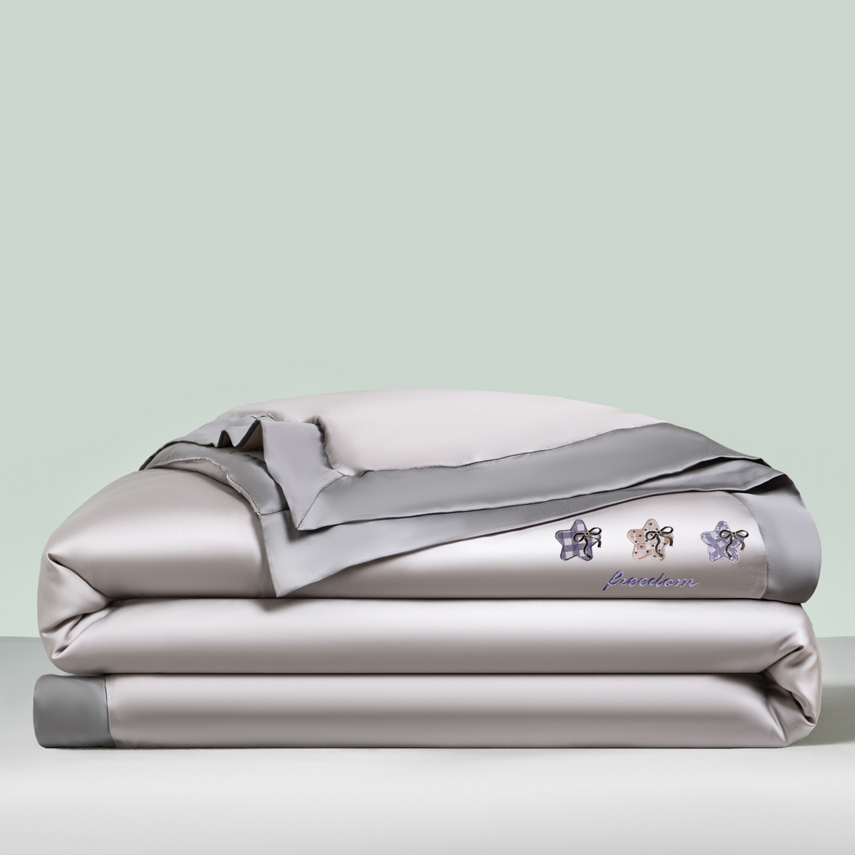 91家纺网 家纺一手货源 找家纺 云棉坊 2026新款水洗冰丝夏被宽边刺绣款-星空系列 星空-山灰+中灰