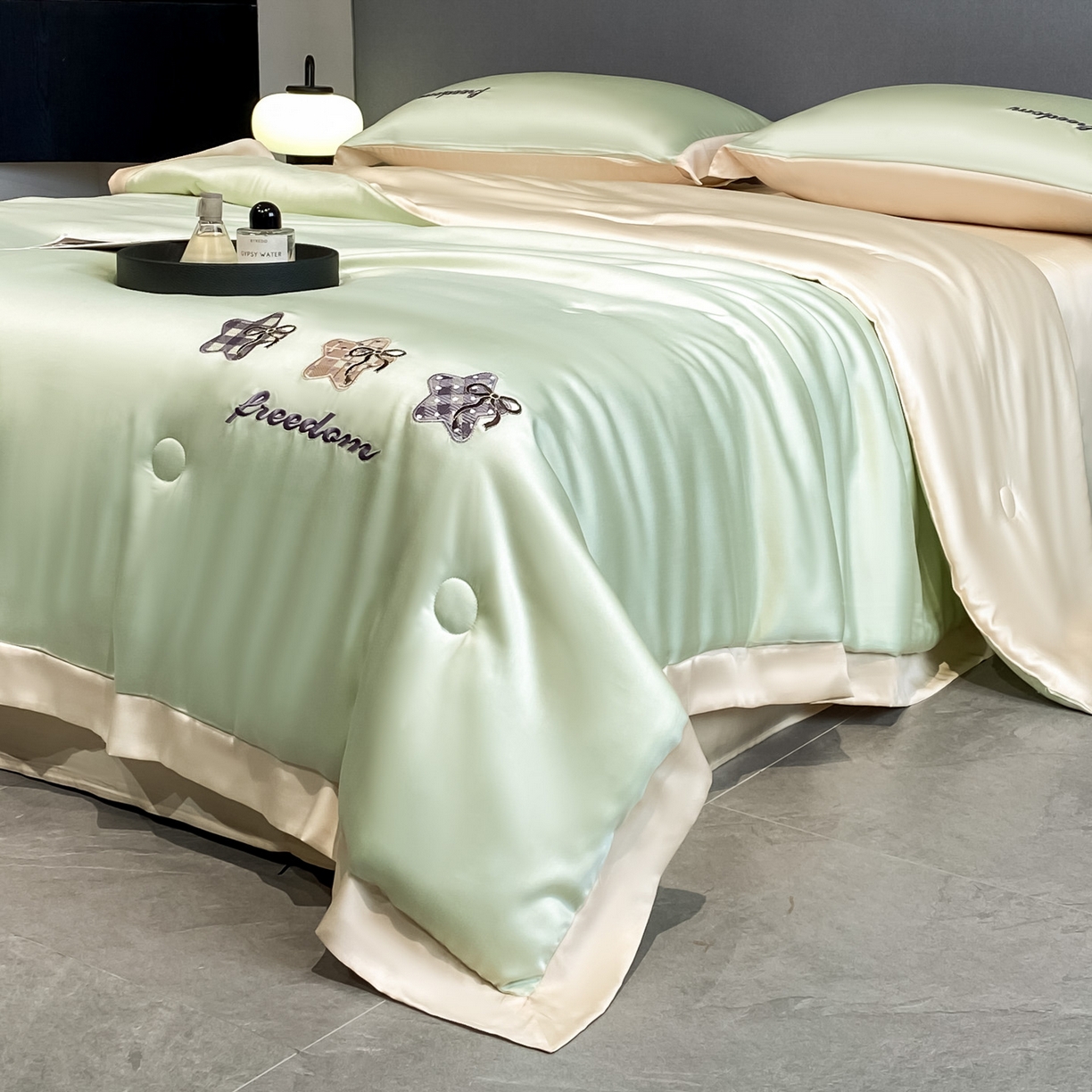 91家纺网 家纺一手货源 找家纺 云棉坊 2026新款水洗冰丝夏被宽边刺绣款-星空系列 星空-水果清香+奶咖