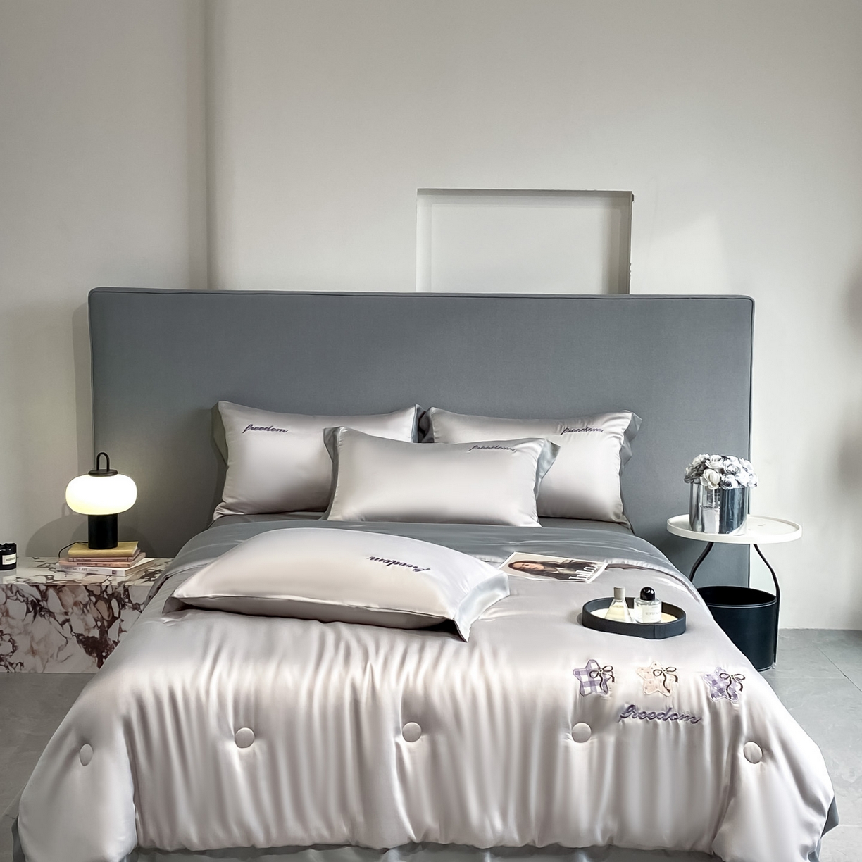 91家纺网 家纺一手货源 找家纺 云棉坊 2026新款水洗冰丝夏被宽边刺绣款-星空系列 星空-山灰+中灰