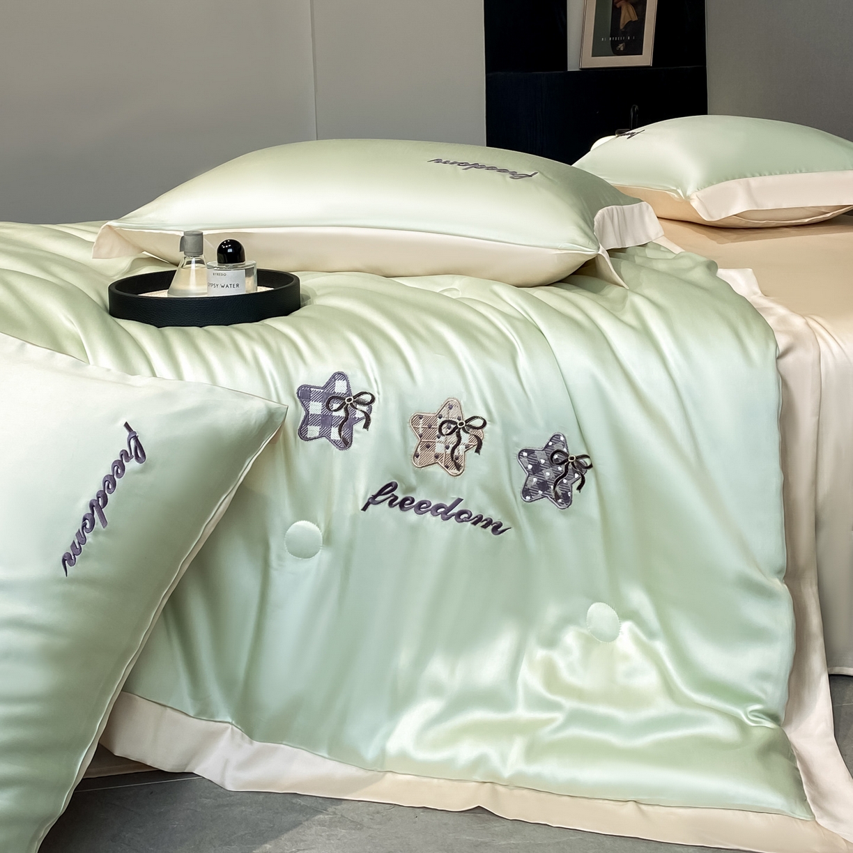 91家纺网 家纺一手货源 找家纺 云棉坊 2026新款水洗冰丝夏被宽边刺绣款-星空系列 星空-水果清香+奶咖