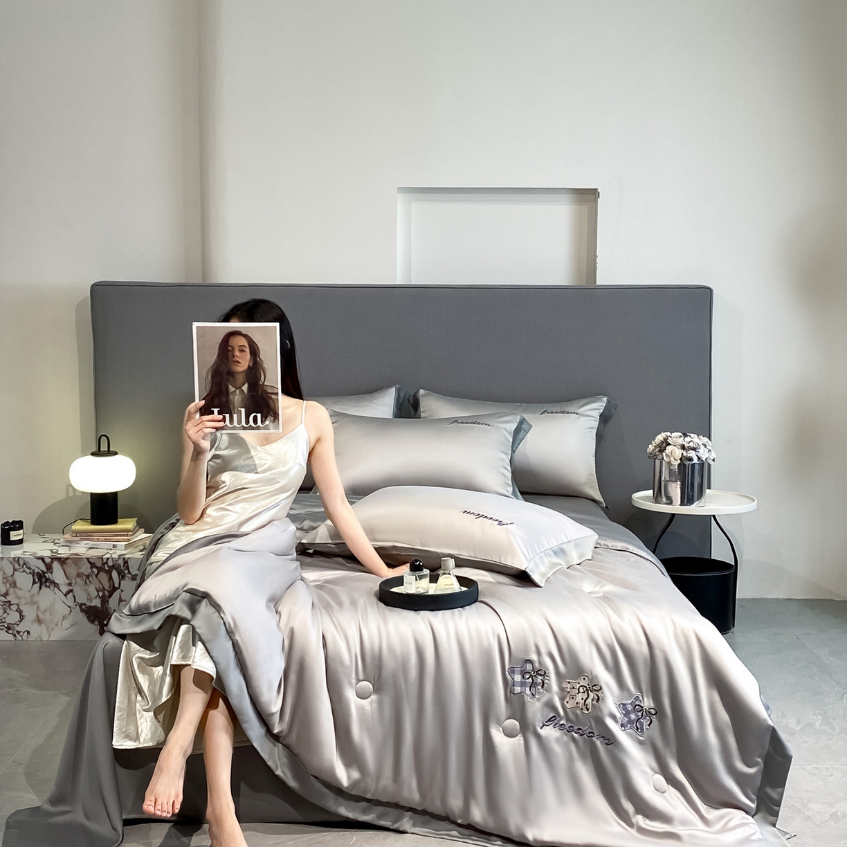 91家纺网 家纺一手货源 找家纺 云棉坊 2026新款水洗冰丝夏被宽边刺绣款-星空系列 星空-山灰+中灰