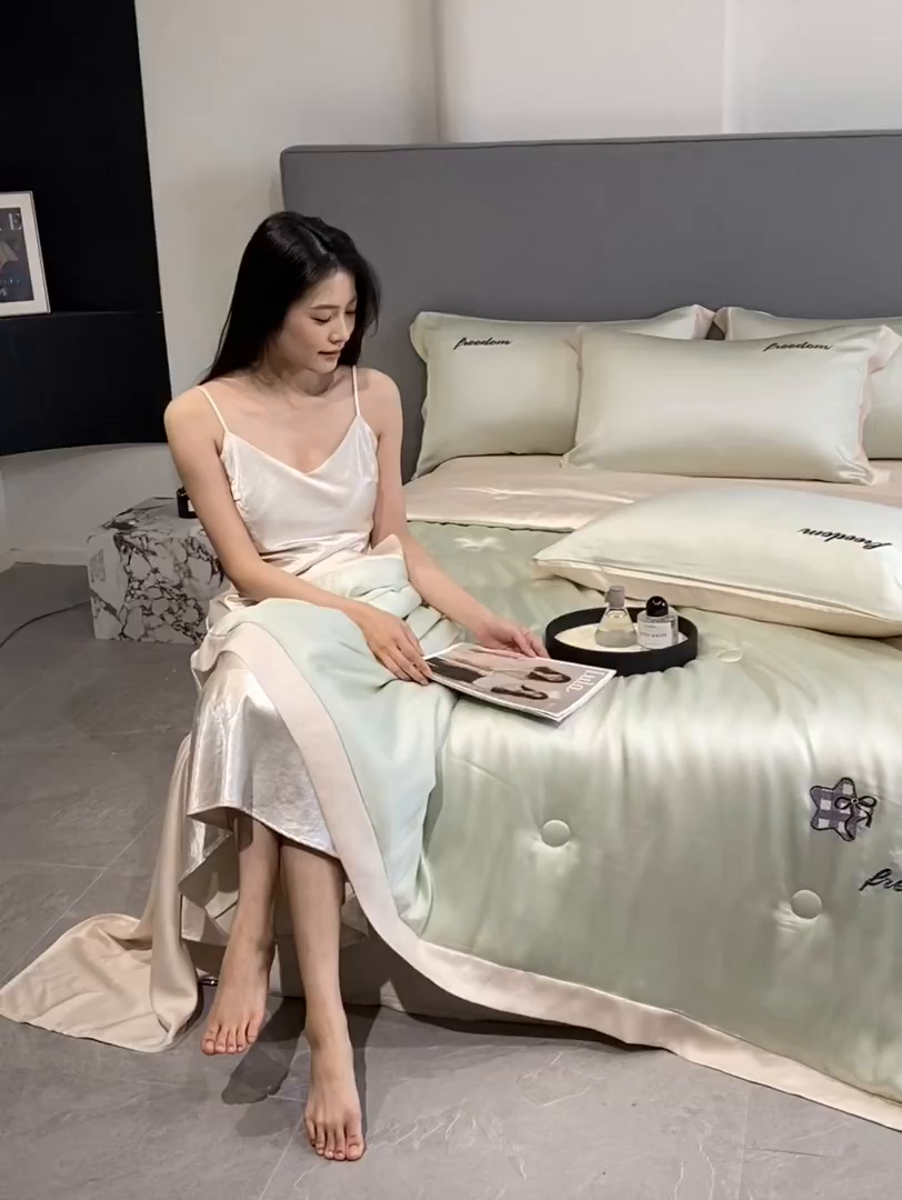 91家纺网 家纺一手货源 找家纺 云棉坊 2026新款水洗冰丝夏被宽边刺绣款-星空系列 星空-水果清香+奶咖