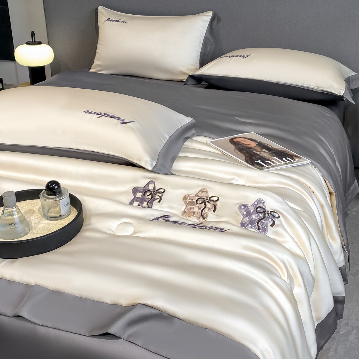 91家纺网 家纺一手货源 找家纺 云棉坊 2026新款水洗冰丝夏被宽边刺绣款-星空系列 星空-奶咖+高级灰