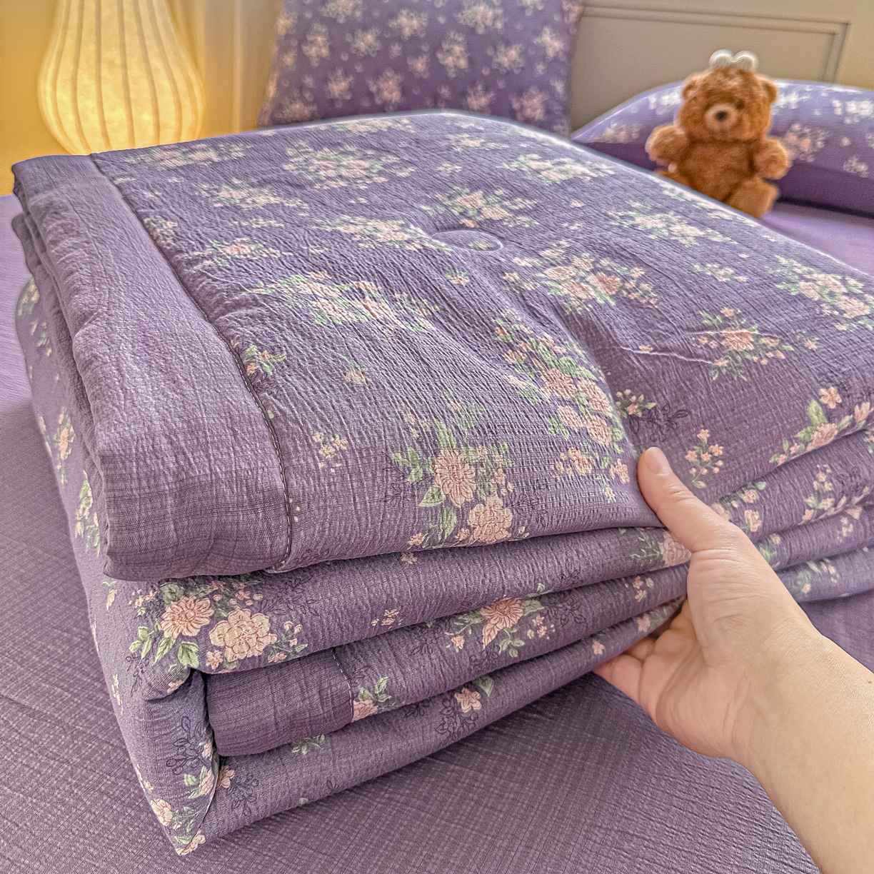 91家纺网 家纺一手货源 找家纺 秋泽家纺 2026新款A类云感双层纱大豆纤维夏凉被空调被小清新印花夏被 紫雾蔷薇